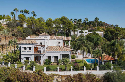 Villa de style andalou classique à vendre dans le domaine privé d'El Madroñal