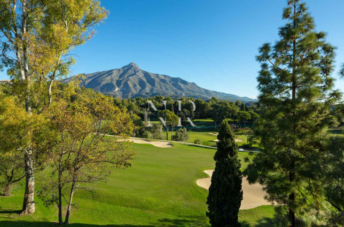 Villa en Aloha en primera línea de golf en venta