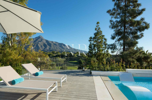 Villa en Aloha en primera línea de golf en venta