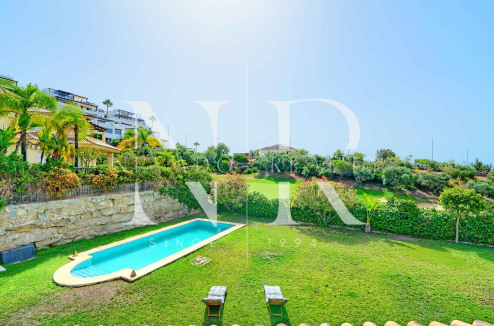 Villa for sale in the Santa Clara golf development on the front line of the golf course