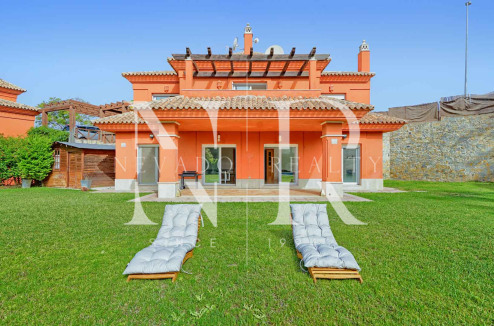Villa for sale in the Santa Clara golf development on the front line of the golf course