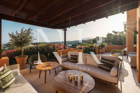 Apartamento en Urbanización Les Belvederes con vistas panorámicas al mar en venta