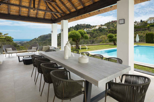 Villa en Urbanización El Madroñal con vistas panorámicas al mar en venta