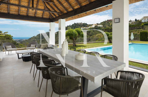 Villa en Urbanización El Madroñal con vistas panorámicas al mar en venta