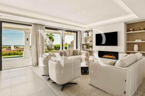 Villa in Los Naranjos Golf with sea views for sale