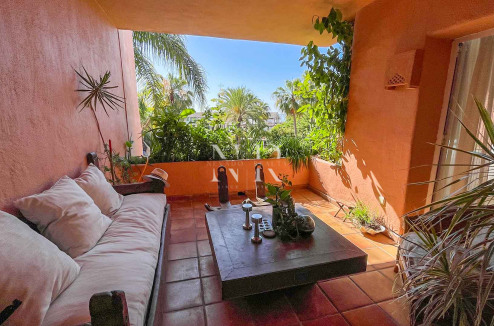 Apartment on the Golden Mile for short term rental.