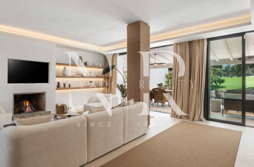 Adosada en Urbanización Los Olivos en primera línea de golf en venta