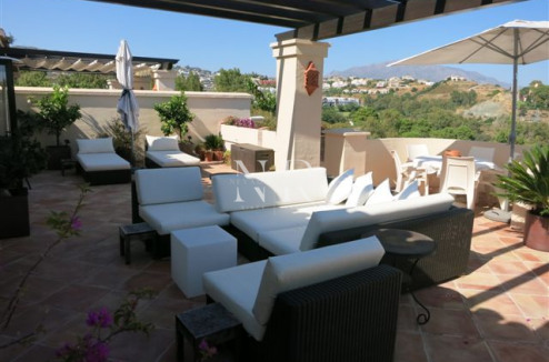 Ático en Urbanización Capanes del Golf con vistas panorámicas en venta