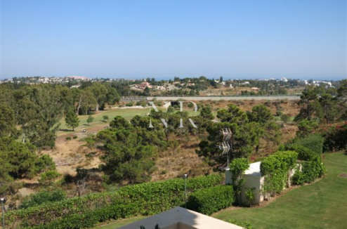 Ático en Urbanización Capanes del Golf con vistas panorámicas en venta