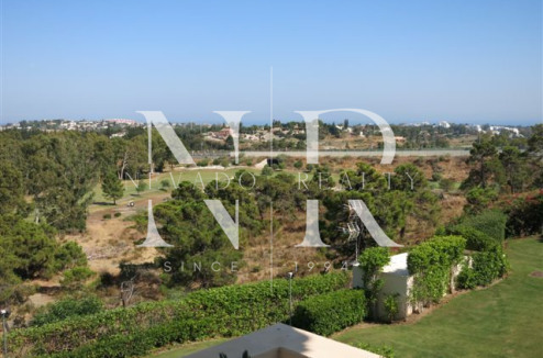 Penthouse dans l'urbanisation Capanes del Golf avec vues panoramiques à vendre