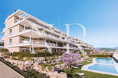 Capri, Apartamentos y áticos en Estepona Este con vistas al mar en venta