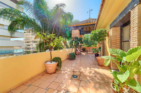 Penthouse dans l'immeuble Itxaso, Milla de Oro, près de la plage, à vendre