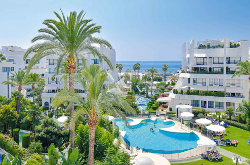 Penthouse dans l'urbanisation Marbella House avec vue sur la mer, en location courte durée