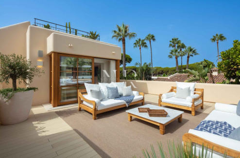 Villa next to the beach in urbanization Casablanca for sale