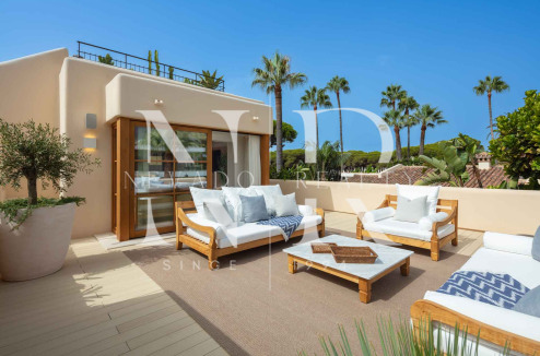 Villa next to the beach in urbanization Casablanca for sale