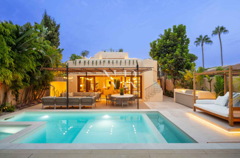 Villa next to the beach in urbanization Casablanca for sale