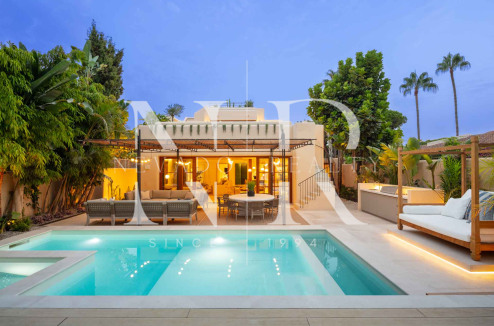 Villa next to the beach in urbanization Casablanca for sale