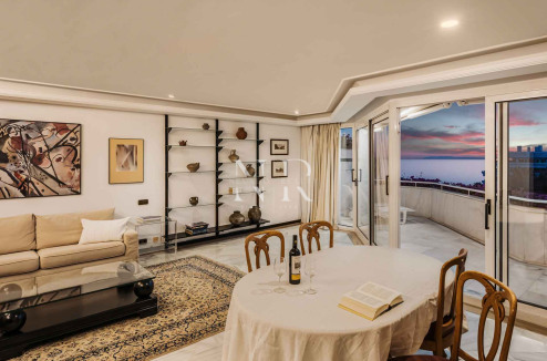 Appartement dans l'immeuble Mare Nostrum avec vue sur la mer à vendre