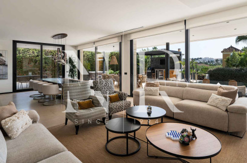 Villa à vendre à Parcelas del Golf, dans une résidence fermée, à Nueva Andalucía