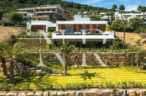 Villa in Finca Cortesin with panoramic sea views in Casares for sale