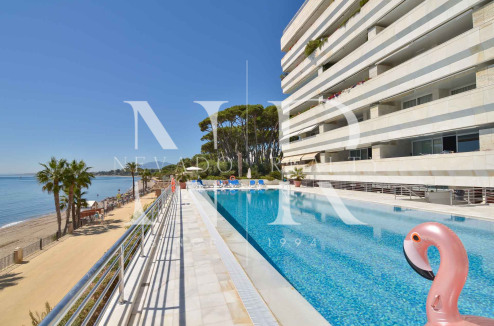 Ático en Marbella centro en primera linea de playa a la venta