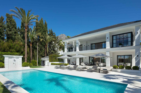 Villa in Urbanisation Sierra Blanca with panoramic sea views for sale