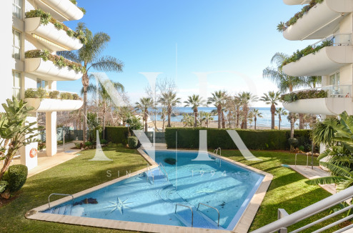 Apartment in La Zambomba on the beachfront in Marbella centre for sale