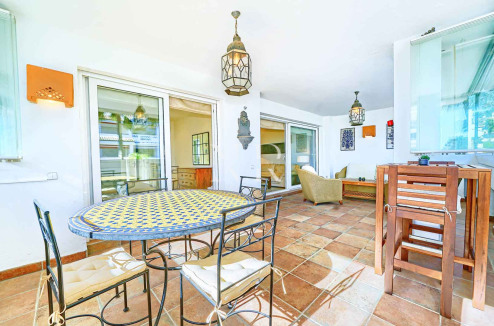 Flat in Las Cañas Beach, front line beach on the Golden Mile for sale