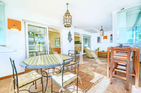 Apartamento en Las Cañas Beach, en primera línea de playa de la Milla de Oro en venta