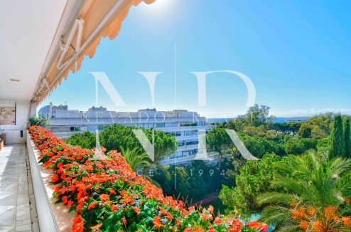 Apartamento en Don Gonzalo con vistas al mar a la venta en Marbella centro