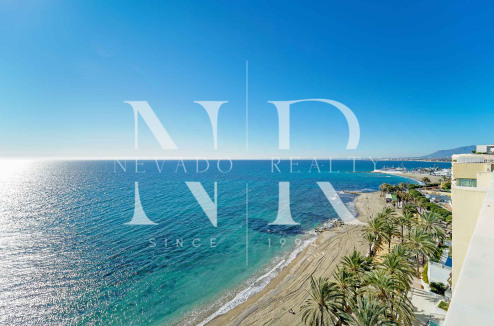 Penthouse in the Mayoral building on the beachfront with sea views for sale