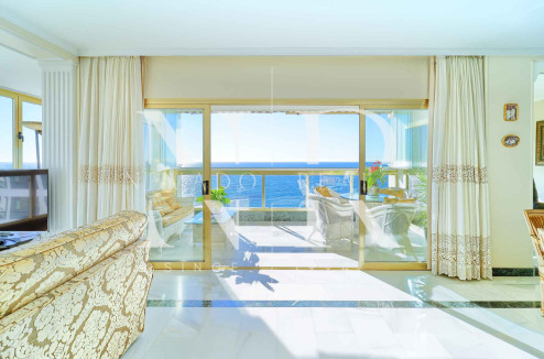 Penthouse in the Mayoral building on the beachfront with sea views for sale