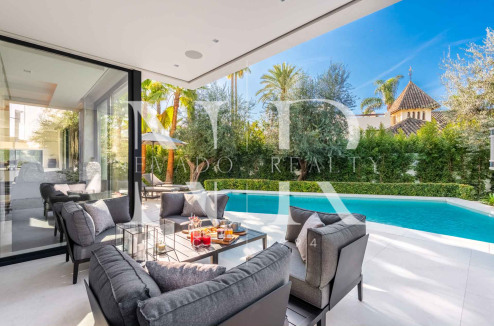 Villa dans l'urbanisation Casablanca, sur le Golden Mile à côté de la plage à vendre