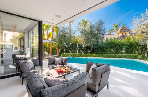 Villa dans l'urbanisation Casablanca, sur le Golden Mile à côté de la plage à vendre