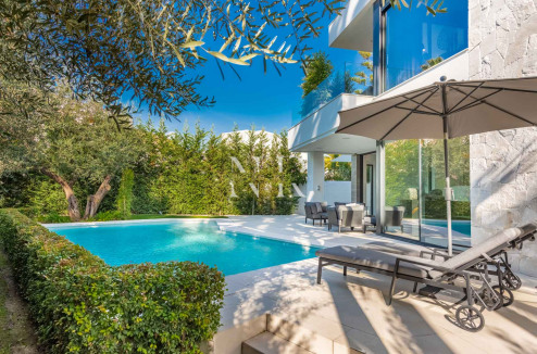 Villa dans l'urbanisation Casablanca, sur le Golden Mile à côté de la plage à vendre