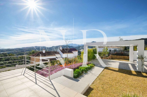 Villa à Benahavís à côté du terrain de golf à vendre