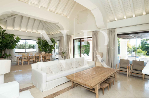 Villa in Lomas de Marbella club with mountain views for long term rental