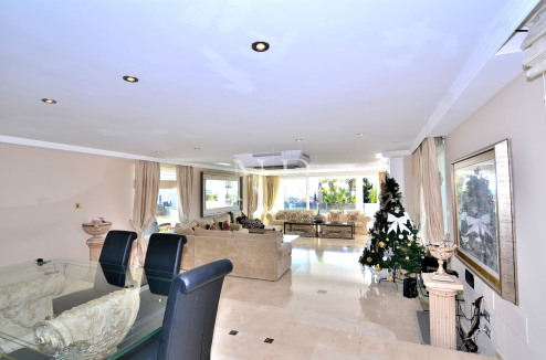 Villa en Elviria con preciosas vistas al mar en venta