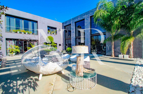 Villa in Estepona next to the beach and golf for sale