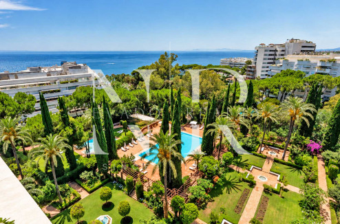 Atico en venta en Don Gonzalo con vistas panorámicas al mar y piscina privada