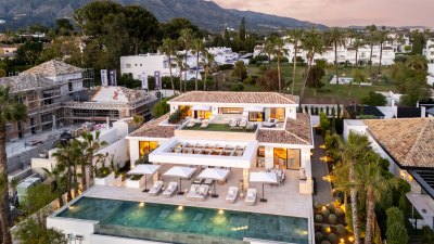Modern Design Villa Overlooking Aloha Golf with Spa – Nueva Andalucía