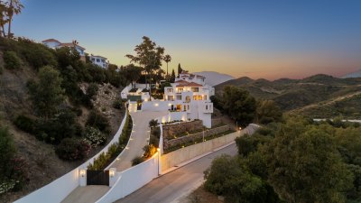 Renovated Villa with Panoramic Sea Views – Nueva Andalucía, Marbella