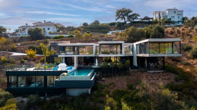 Floating Haven: Exquisite New Modern Villa Along the Golf Course at the Prestigious Marbella Club Golf Resort, Benahavis.