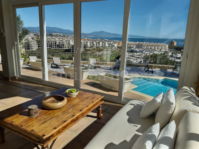 Villa in La Duquesa Golf, Manilva
