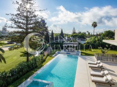 Villa en venta en Nueva Andalucia