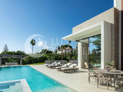 Villa en venta en Nueva Andalucia