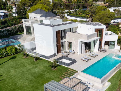Villa en venta en Nueva Andalucia