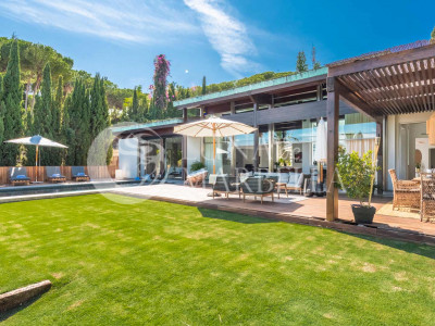 Villa for sale in Nueva Andalucia