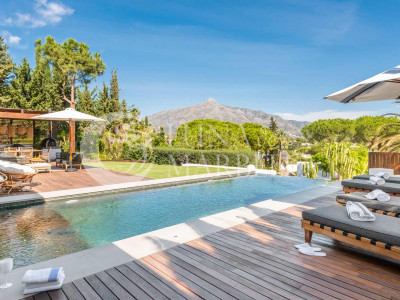 Villa for sale in Las Brisas, Nueva Andalucia