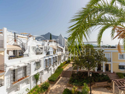 Town House for sale in Aloha Pueblo, Nueva Andalucia